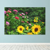 Tuintuin, Uitzicht, bloesems, zonnebloemen Canvas Afdruk (Insitu (Houten vloer))