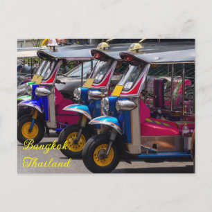 Tuk tuks opgesteld op een Bangkok straat, Thailand Feestdagenkaart