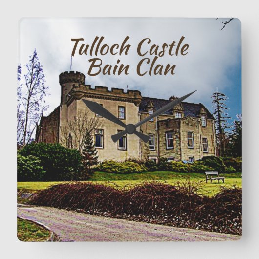 Tulloch Castle - Bain Clan Vierkante Klok (Voorkant)