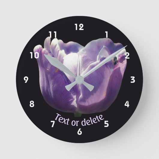 Tulp Bloem Met Bij Gepersonaliseerd Ronde Klok (Voorkant)