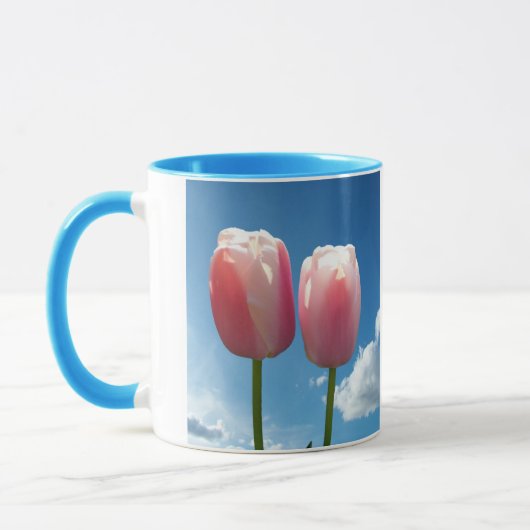 Tulp bloemen in blauwe lucht mok (Links)