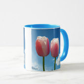 Tulp bloemen in blauwe lucht mok (Voorkant rechts)