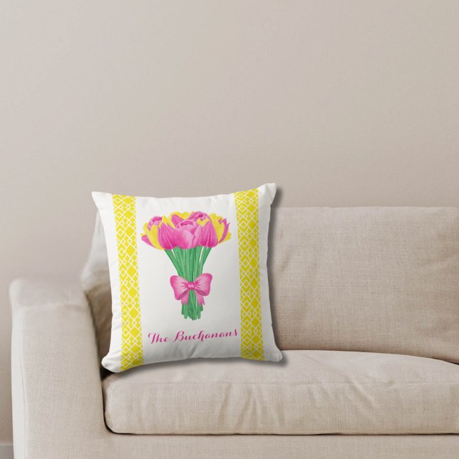 Tulp Boeket met strik & stripe Aangepaste naam Kussen (Tulip Bouquet with bow & geometric designed Throw Pillow)