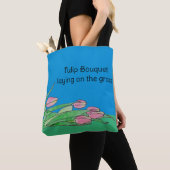 Tulp Boeket op het gras Tote Bag (Dichtbij)
