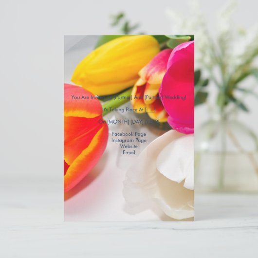 Tulp bruiloftsinvitaties boeket informatiekaartje (Staand voorkant)