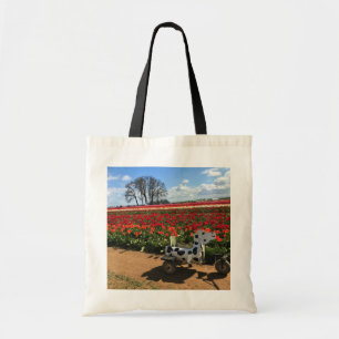 Tulp Field met Speelgoed Koe, Oregon Tote Bag