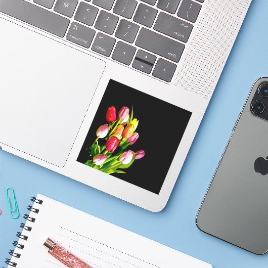 Tulp schilderen - Oorspronkelijke blowerende kunst Sticker (Laptop met iPhone)