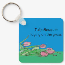 Tulpboeket liggend op het gras