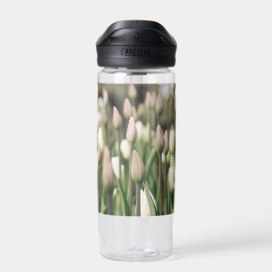 Tulpen beginnen te bloeien waterfles
