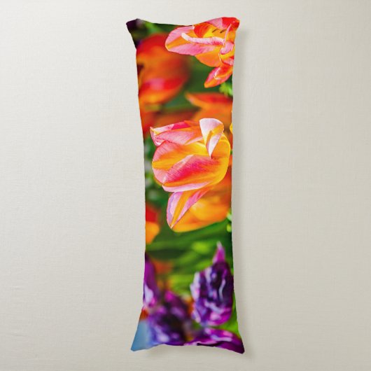 Tulpen die oranje uitzenden lichaamskussen (Voorkant Verticaal)