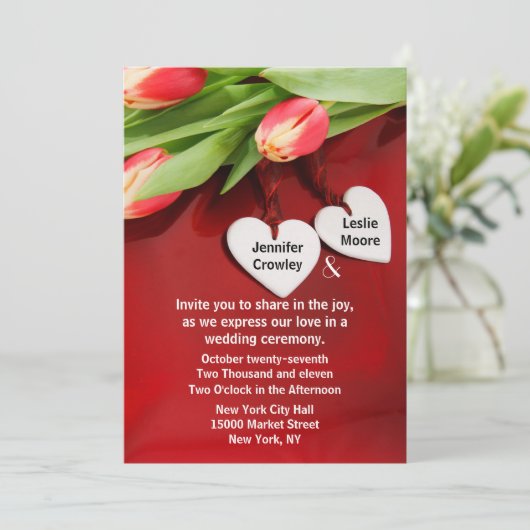 Tulpen en harten bruiloft uitnodiging (Staand voorkant)