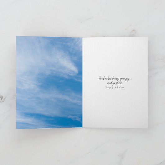 Tulpen en madeliefjes in gras verjaardag kaart (Binnen)