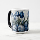Tulpen in Delfts Blauw Magische Mok (Voorkant links)