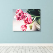 Tulpen in een vaas 2 canvas afdruk (Insitu (Houten vloer))
