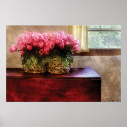 Tulpen - Tulpen bij een raam Poster (Voorkant)