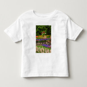 Tulpen van tafel in tuin, Keukenhof, Kinder Shirts