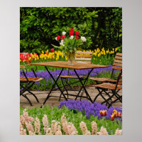 Tulpen van tafel in tuin, Keukenhof,