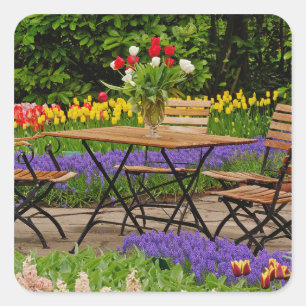 Tulpen van tafel in tuin, Keukenhof, Vierkante Sticker