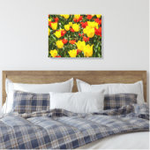 Tulpen voor rood en geel canvas afdruk (Insitu (Slaapkamer))