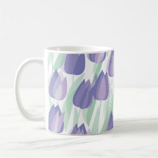 Tulpenontwerp: bleke violette bloemen. koffiemok