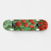 Tulpenveld bloeit in de lente. skateboard (Horizontaal)