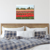 Tulpveld met trekker en schuur canvas afdruk (Insitu (Slaapkamer))