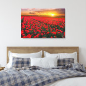 Tulpvelden op zonsondergang in Nederland Canvas Afdruk (Insitu (Slaapkamer))
