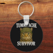 Tummy Ache Survivor Cat Meme Funny Kitten Gift Man Sleutelhanger (Voorkant)