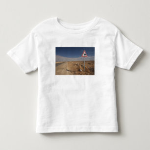 Tunesië, Ksour-regio, Ksar Ghilane, Oliepijpleidin Kinder Shirts