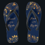 Tunt van de Bride Gold Foliage Navy Blue Teenslippers<br><div class="desc">Deze prachtige tante van de blauw teenslippers van de bruidbladblauw van de bruidsbladevlek heeft een donkerblauwe achtergrond die is gekleurd met een ingewikkeld goudgroen patroon en aanpasbare moderne typografie. De combinatie van de rijke marine en de schimmelende gouden creëer en elegante en luxe esthetiek. Het is een mooi cadeau voor...</div>