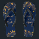 Tunt van de Bride Gold Foliage Navy Blue Teenslippers<br><div class="desc">Deze prachtige tante van de blauw teenslippers van de bruidbladblauw van de bruidsbladevlek heeft een donkerblauwe achtergrond die is gekleurd met een ingewikkeld goudgroen patroon en aanpasbare moderne typografie. De combinatie van de rijke marine en de schimmelende gouden creëer en elegante en luxe esthetiek. Het is een mooi cadeau voor...</div>