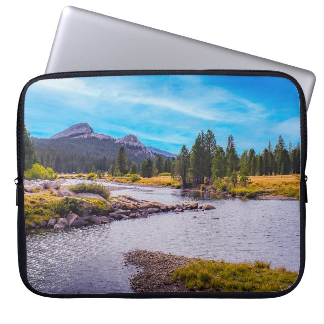 Tuolumne Meadow & Tuolumne Creek Laptop Sleeve (Voorkant)
