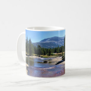 Tuolumne River in de Tuolumne Meadows, Yosemite, C Koffiemok