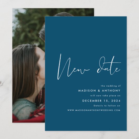 Turfblauw Minimalistisch Foto Nieuwe Datum Trouwen Aankondiging (Voorkant / Achterkant)