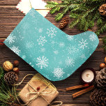 Turfblauw Sneeuwvlokken Patroon Zachte Winter Vors Grote Kerstsok<br><div class="desc">Een zachte, licht turfbloue achtergrond met verspreide witte sneeuwvlokken creëert een zachte en luchtige winterdesign. Dit patroon brengt een frisse, vorstige sfeer. Een delicate interpretatie van een klassiek besneeuwd thema.</div>