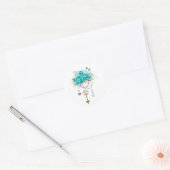Turfroze rozen met sleutels ronde sticker (Envelop)