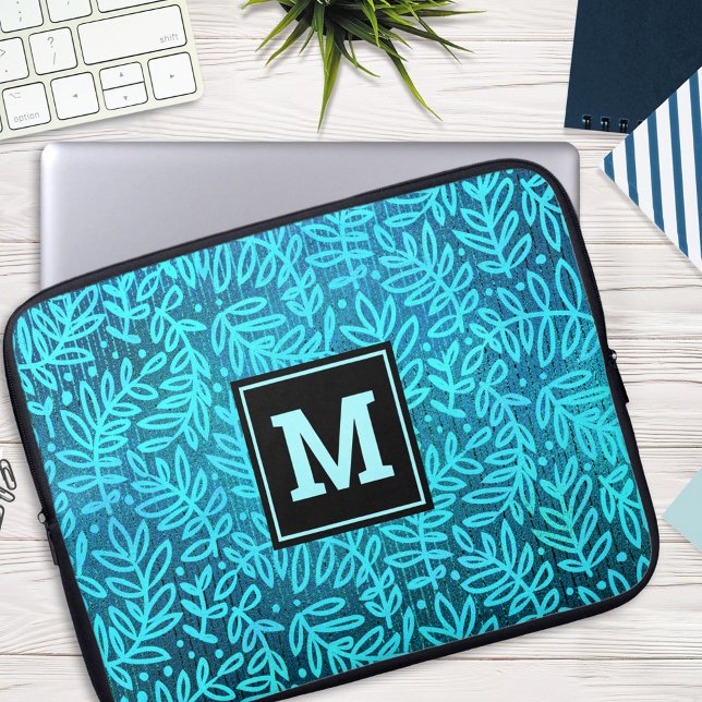 Turkoois bladpatroon monogram vet typografie laptop sleeve (Creator heeft geüpload)