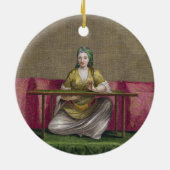 Turks meisje, borduurwerk, 18e eeuw (engravin) keramisch ornament (Achterkant)