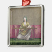 Turks meisje, borduurwerk, 18e eeuw (engravin) metalen ornament (Links)