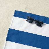 Turkse Zee Blauw Wit Gestreept Patroon Strandlaken (In situ)