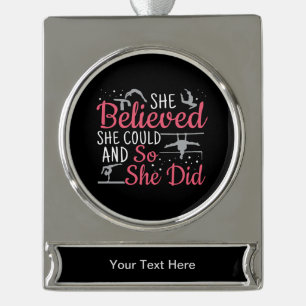Turnen voor Vrouwen - Ze geloofde dat ze het kon Verzilverd Banner Ornament