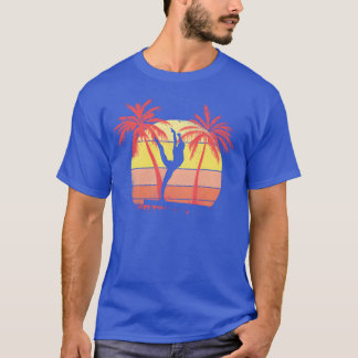 Turnster Girl Op Evenwichtsboom Zomer Zonsondergan T-shirt