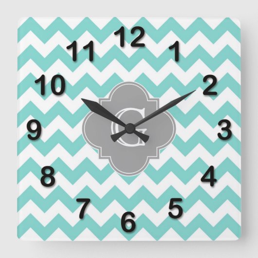 Turq / Aqua White Chevron Gray Quatrefoil Monogram Vierkante Klok (Voorkant)