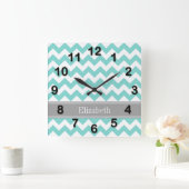 Turq / Aqua Wht Chevron Gray Name Monogram Vierkante Klok (Huis)