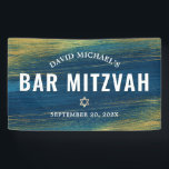 Turquoise Bar Mitzvah Gold Bold Moderne Typografie Spandoek<br><div class="desc">Wees trots, blij en toon deze mijlpaal van je favoriete Bar Mitzvah! Hang deze coole, unieke, moderne, gepersonaliseerde banner op om zijn speciale dag aan te vullen. De de borstelslagen van de gouden folie van Metallic en Ster van David, samen met gewaagde, witte typografie, bekleden een rijke, turkooise blauwe ombre...</div>