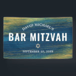 Turquoise Bar Mitzvah Gold Bold Moderne Typografie Spandoek<br><div class="desc">Wees trots, blij en toon deze mijlpaal van je favoriete Bar Mitzvah! Hang deze coole, unieke, moderne, gepersonaliseerde banner op om zijn speciale dag aan te vullen. De de borstelslagen van de gouden folie van Metallic en Ster van David, samen met gewaagde, witte typografie, bekleden een rijke, turkooise blauwe ombre...</div>
