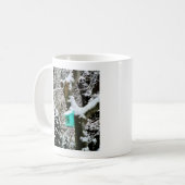 Turquoise Birdhouse in Winter Koffiemok (Voorkant links)