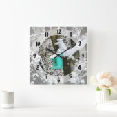 Turquoise Birdhouse in Winter Vierkante Klok (Huis)