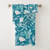 Turquoise Blauw en Wit Bloemen Elegant Patroon Bad Handdoek (Insitu)