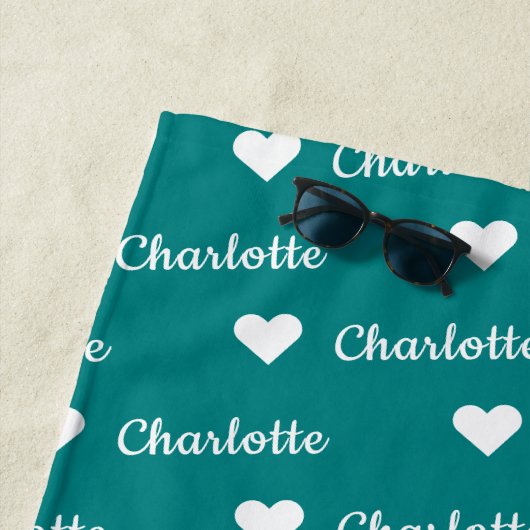 Turquoise Blauw Herhalende Naam Script Hart Strand Strandlaken (In situ)